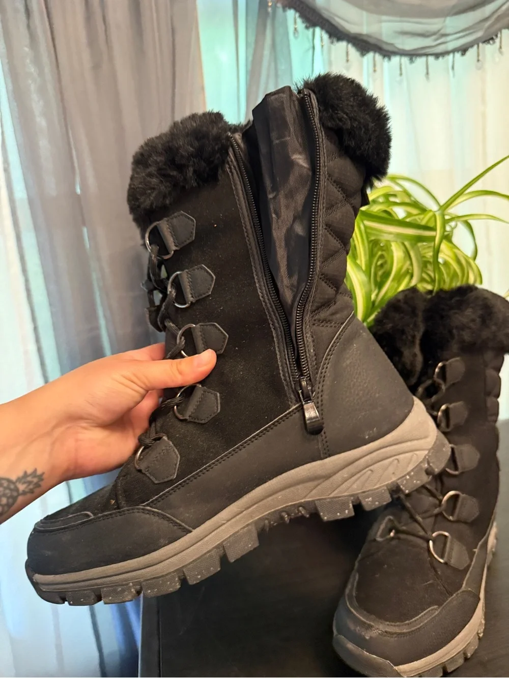 3M Thinsulate Black Faux-Fur Lace-Up Winter Boots size 9.5